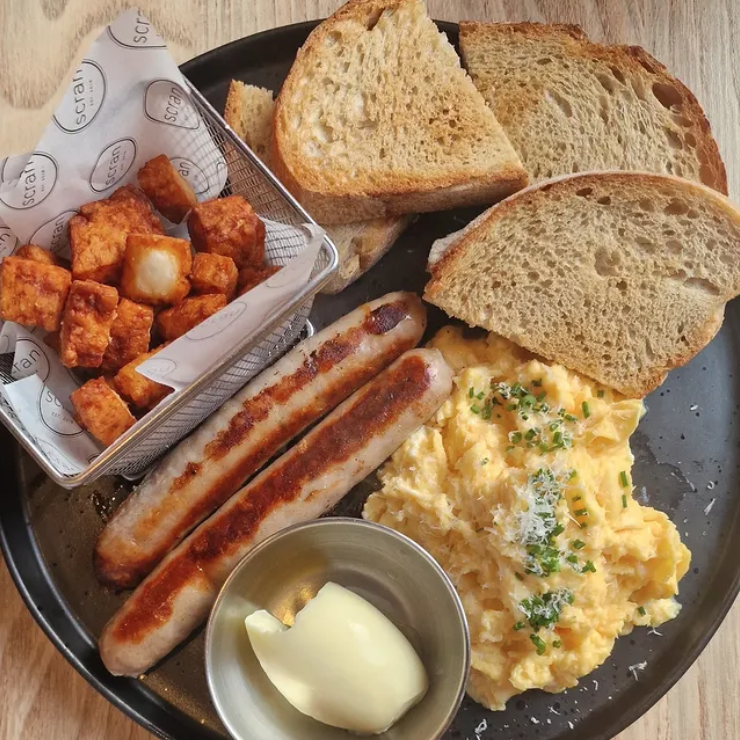 Bavarian Sourdough with scrambled eggs, sausages & halloumi cubes