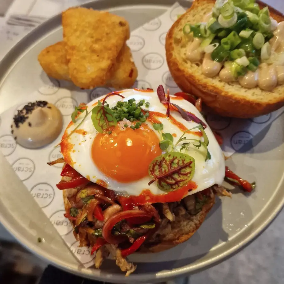 egg breakfast roll
